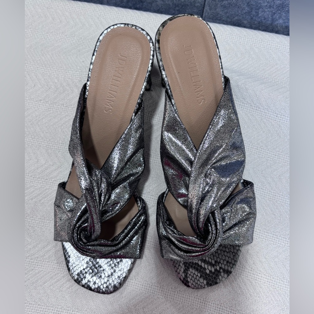 💜Metallic Silver Knot Slide Sandals - Picture 2 of 9